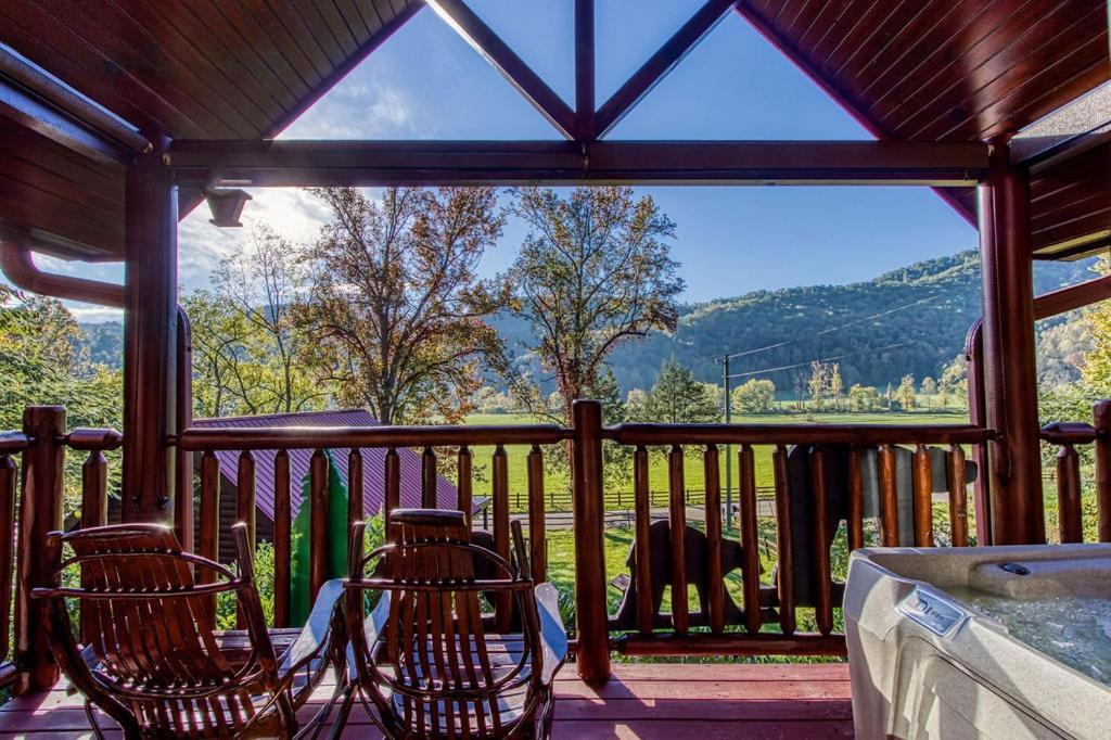Papa Bear, Hot Tub, Wifi, 1089 Free Tickets Each Paid Day, Dollywood And More Sevierville Luaran gambar