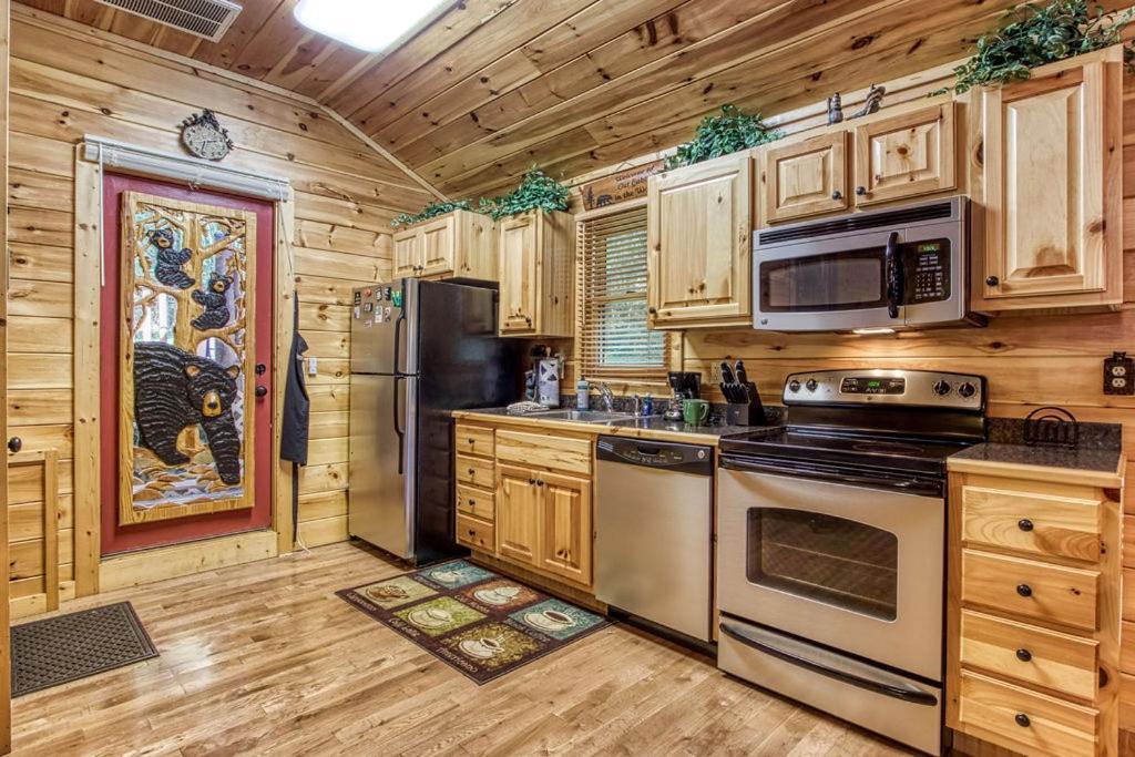 Papa Bear, Hot Tub, Wifi, 1089 Free Tickets Each Paid Day, Dollywood And More Sevierville Luaran gambar