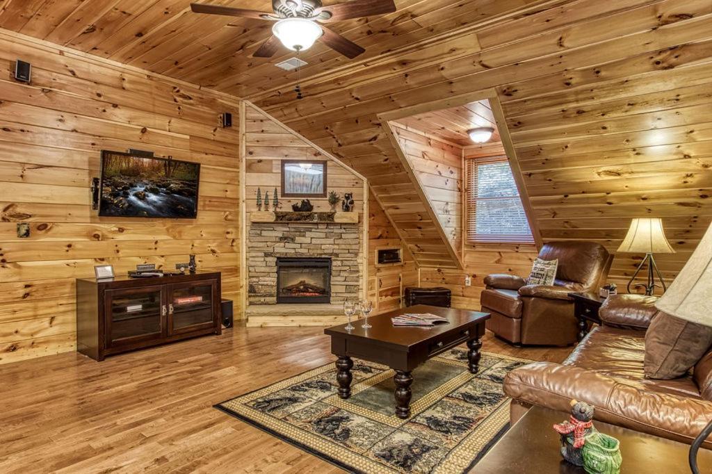Papa Bear, Hot Tub, Wifi, 1089 Free Tickets Each Paid Day, Dollywood And More Sevierville Luaran gambar