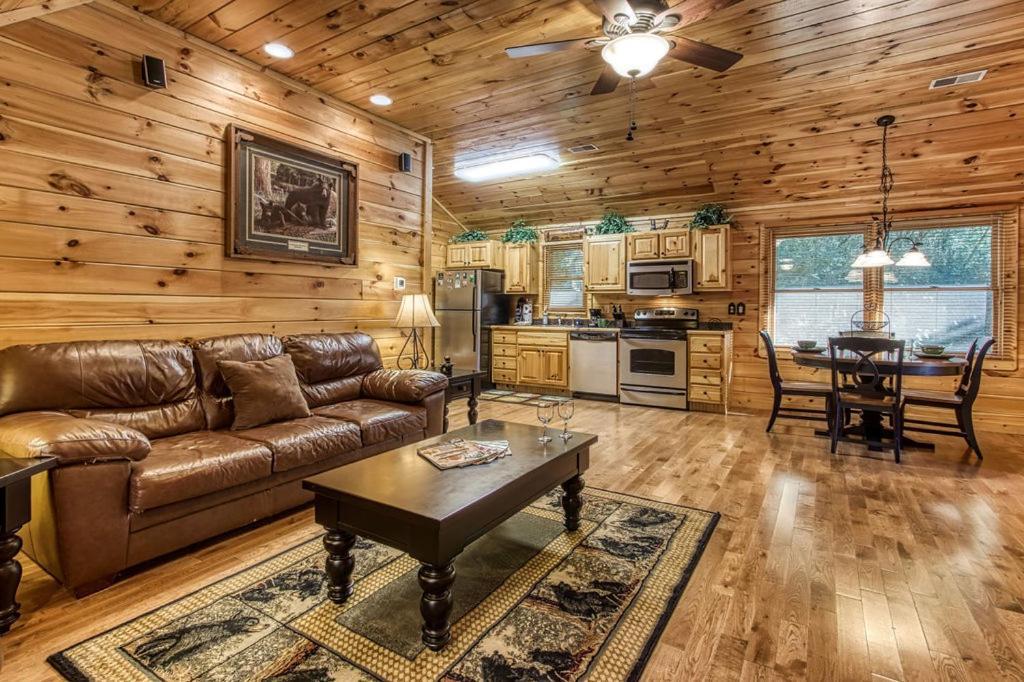 Papa Bear, Hot Tub, Wifi, 1089 Free Tickets Each Paid Day, Dollywood And More Sevierville Luaran gambar
